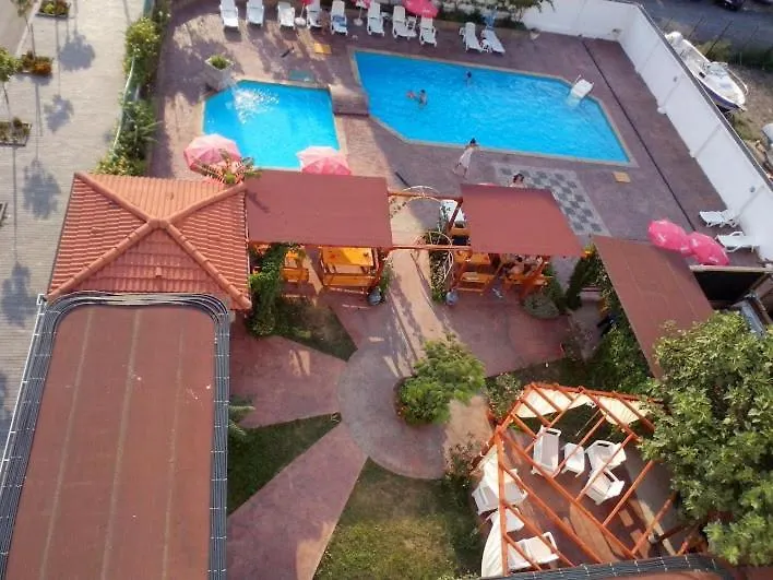 Alba Family Club Hotel location