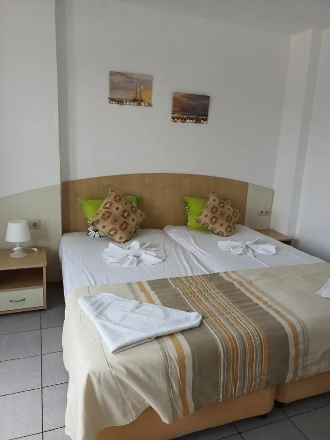 Alba Family Club Hotel Primorsko 2*,
